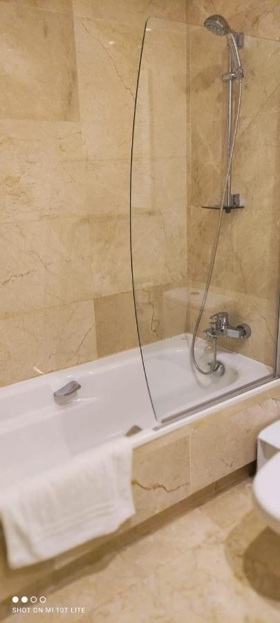 Bevs Ground Floor Roda Golf Apartment! 산 하비에르 객실 사진
