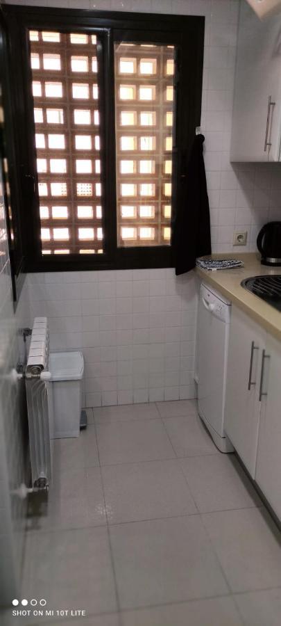 Bevs Ground Floor Roda Golf Apartment! 산 하비에르 객실 사진